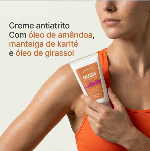 Atleta segurando o creme antiatrito Rush, com óleo de amêndoa, manteiga de karité e óleo de girassol