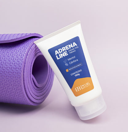 Creme Adrenaline apoiado em um tapete de yoga lilás